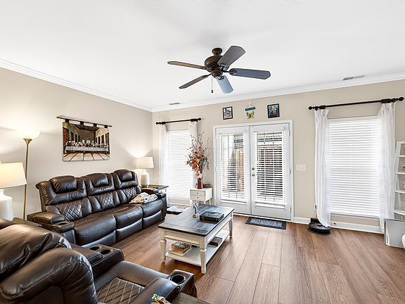 4th image of 8 Baker Ct