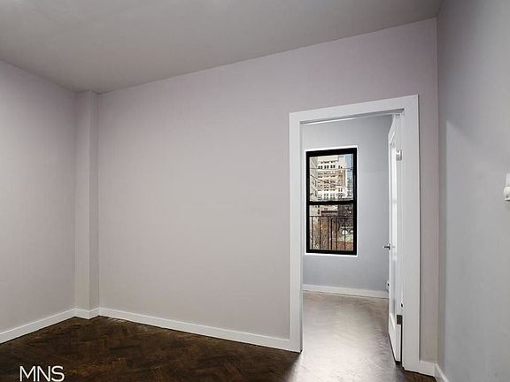 4th image of 318 W 49th St APT 4fw
