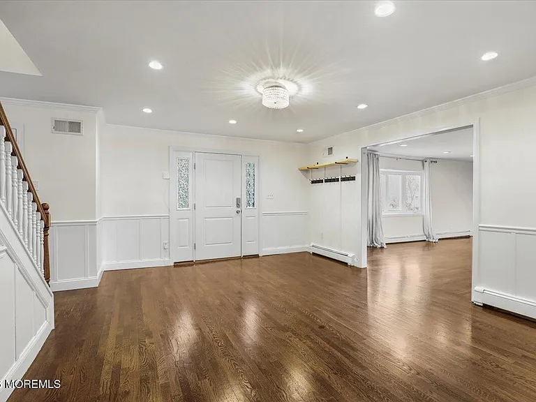 247 Sprucewood Dr — Photo 4