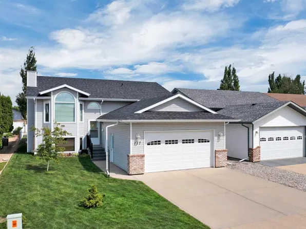 117 W Doran Cres, Red Deer, AB T4R 2P5