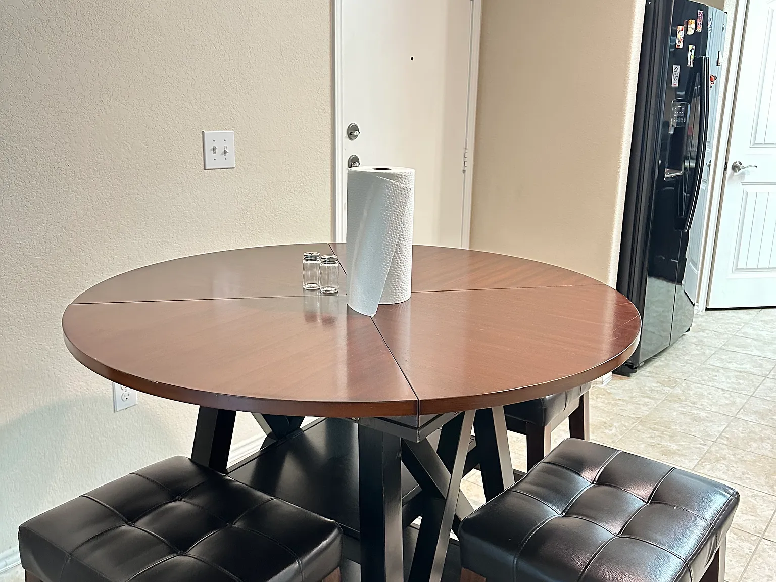 Private Room for Female Housemate Utilities Included 15 Mins to UT — Photo 2