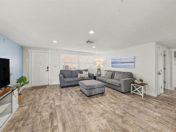 5th image of 8828 Carmen Ln