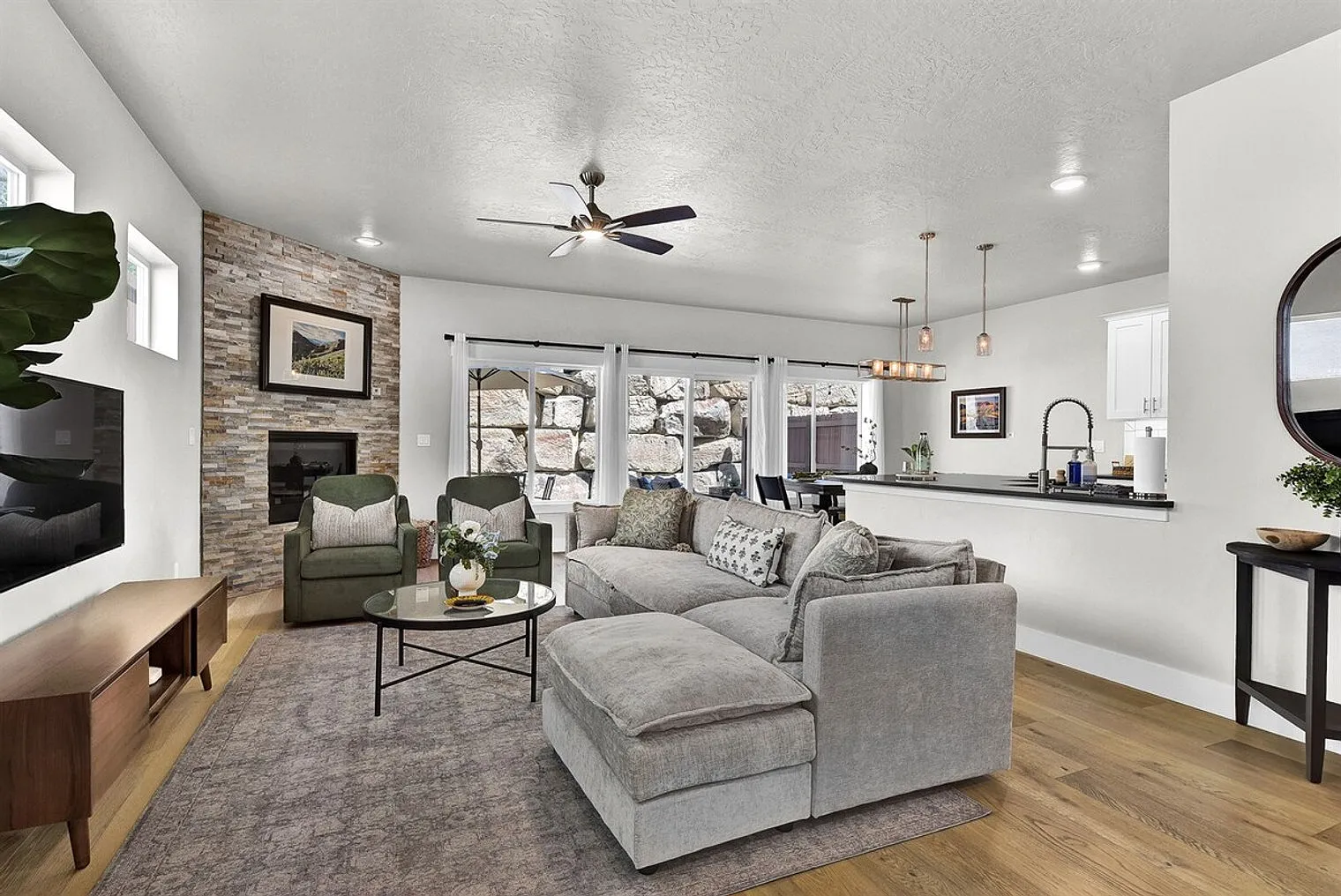 3 bed, 2.5 bath, 1894 sqft, $5,491 — Photo 4