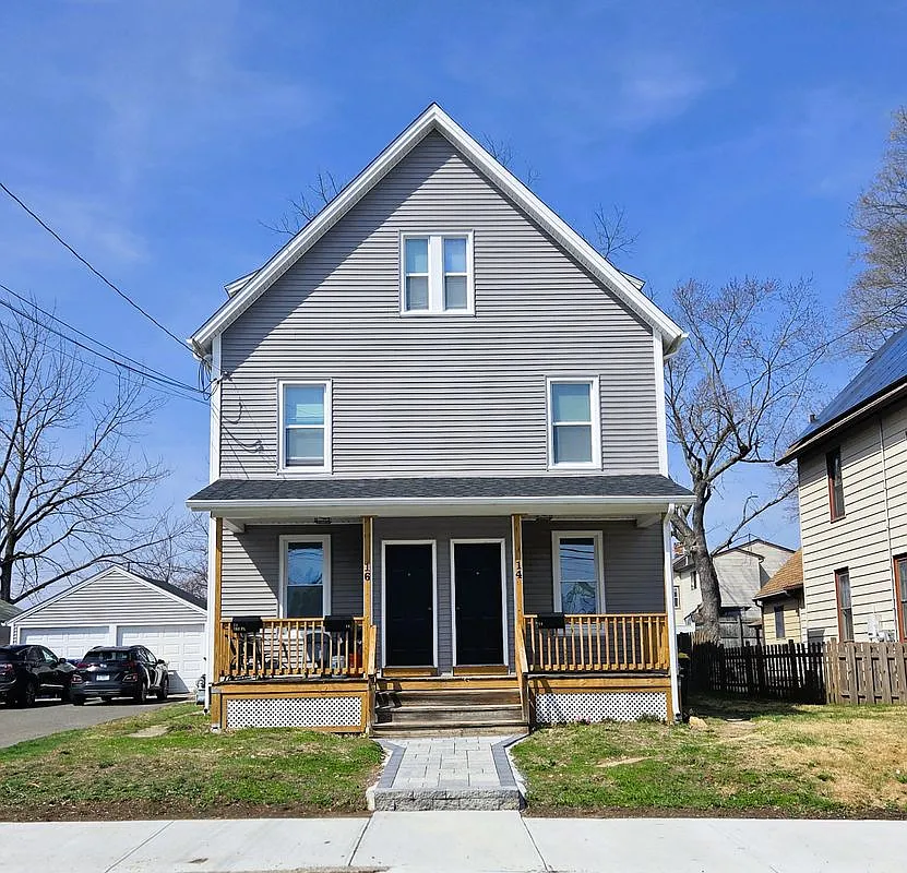 3 bed, 1.0 bath, 827 sqft, $2,500 — Photo 2