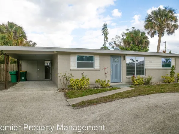 1343 Brookside Dr, Naples, FL 34104