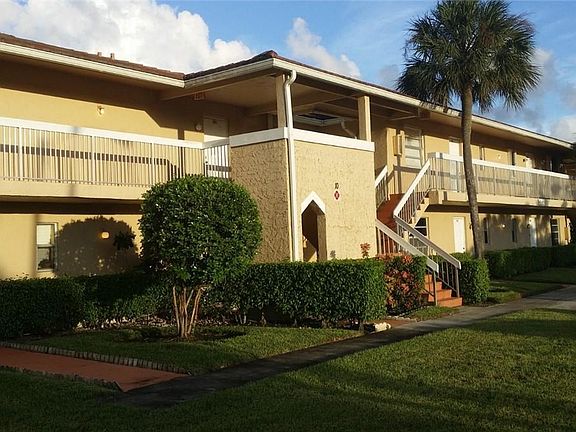 3rd image of 9916 Twin Lakes Dr