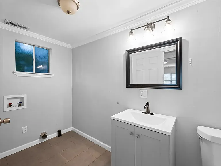 1508 Swope Dr — Photo 10