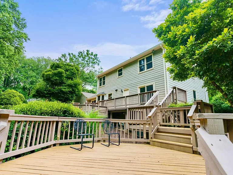 11002 Warwickshire Dr — Photo 40