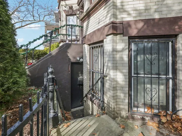 162 Fairview Avenue image 3 of 24