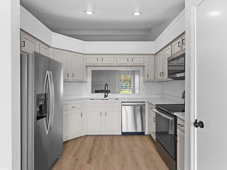 8181 Edge Water Dr — Photo 6