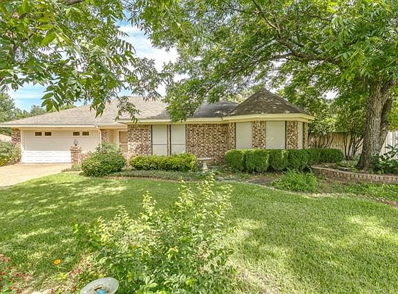2nd image of 100 Shady Oaks Dr