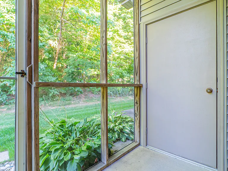 Screened in patio/balcony