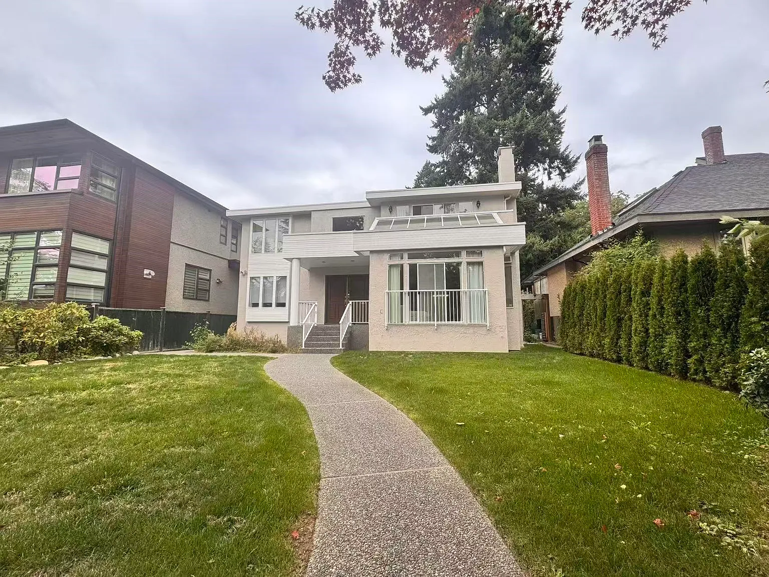 7 bed, 4084 sqft, $8,000 — Photo 1