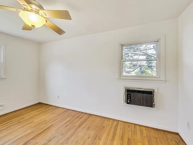 1208 Pinewood Dr — Photo 17