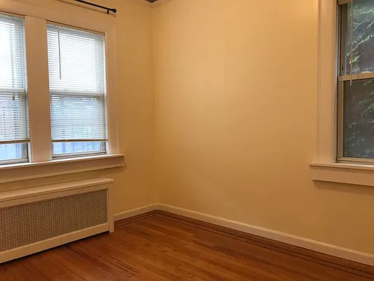 Rented by Zikos Realty Services | media 21