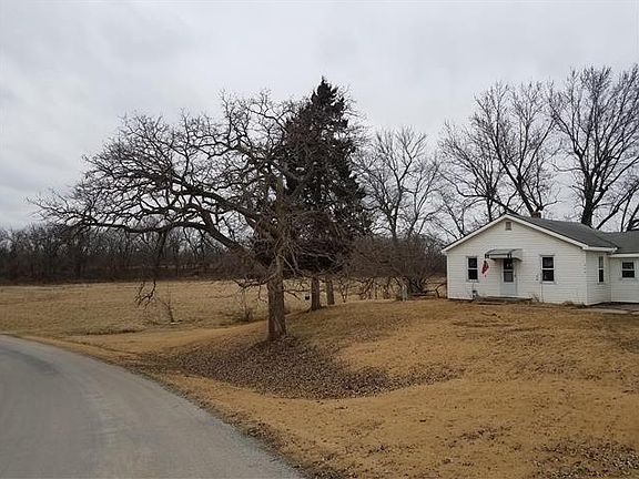 4th image of 306 N Clearwater Dr