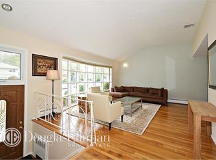 935 Gloucester Ct, Westbury, NY 11590