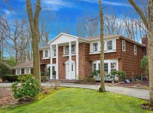 12 Hearthstone Dr, Dix Hills, NY 11746
