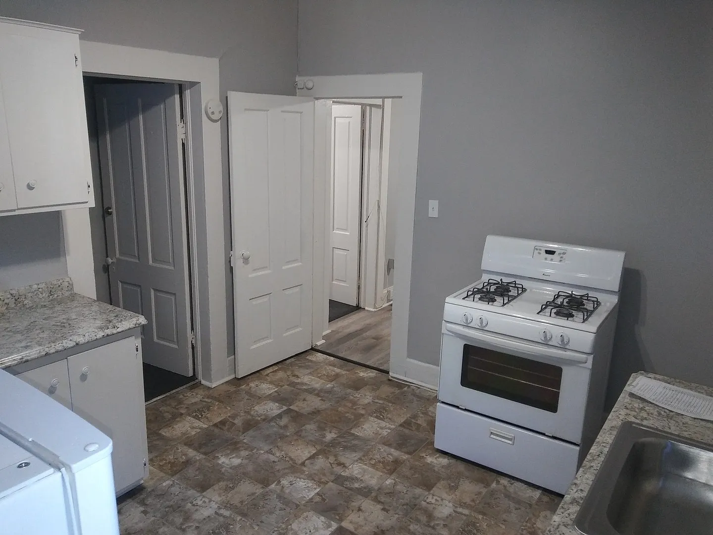 Tenth Avenue Apts. — Photo 3
