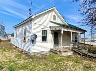 119 S 2nd St SE, Clay City, IL 62824