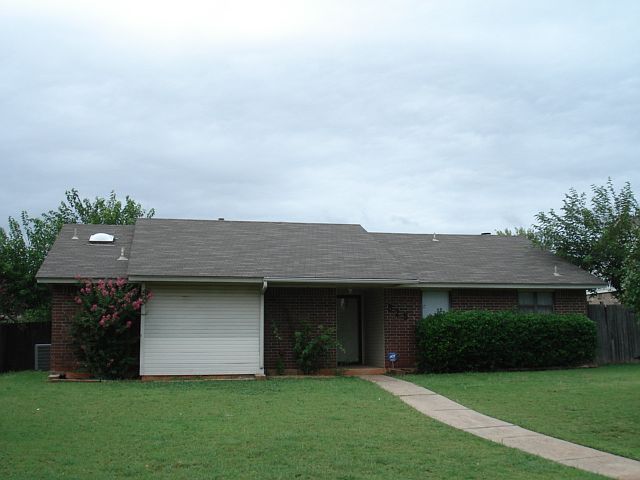 2nd image of 825 NW 140th St