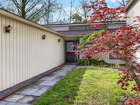 3rd image of 311 Saint Catherines Cir