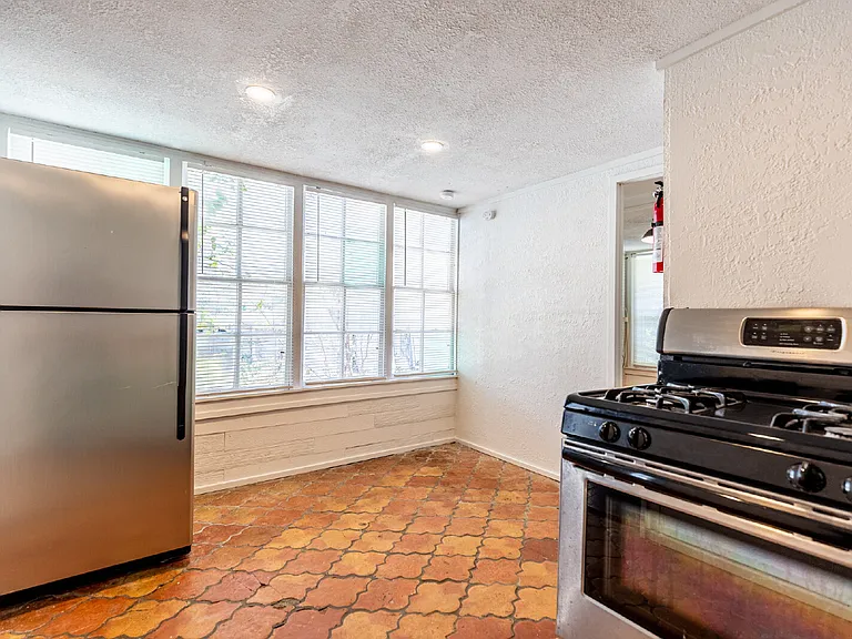 426 W Woodlawn Ave #1 — Photo 12