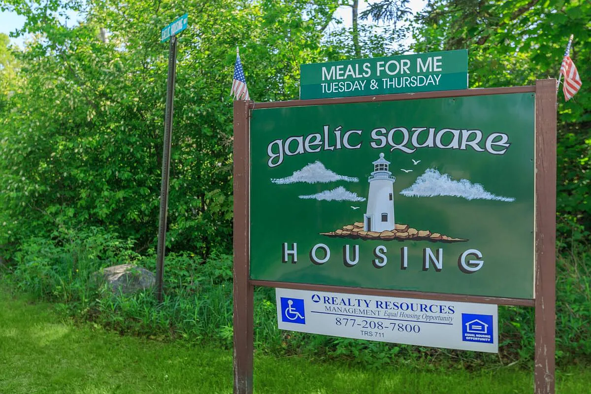 Gaelic Square Housing — Photo 3