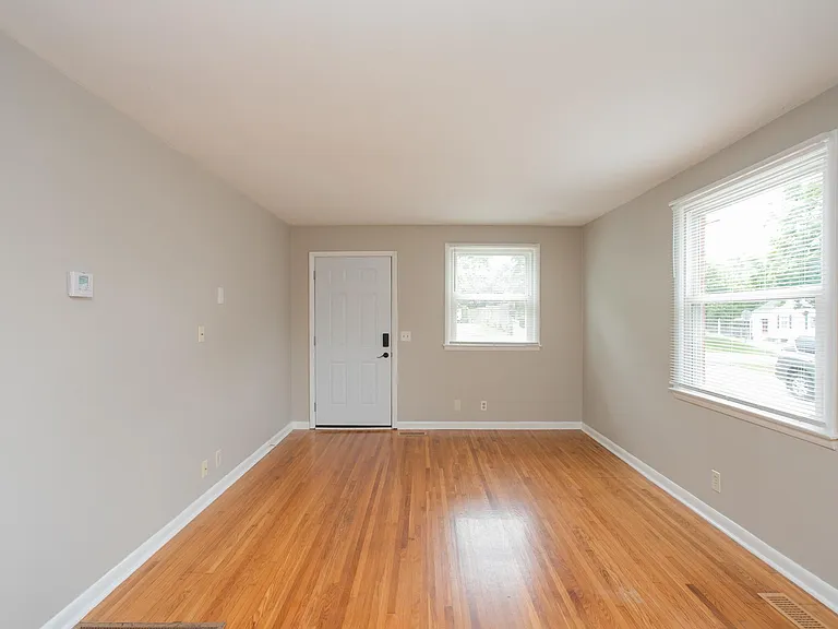 1003 Gwynn Dr #B — Photo 2