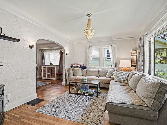 5th image of 236 Dean St NE