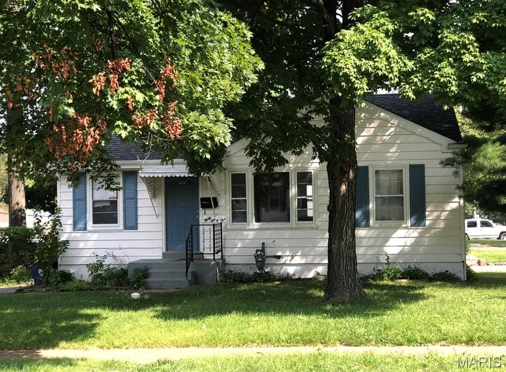 3 bed, 1.5 bath, 792 sqft, $1,550 — Photo 2