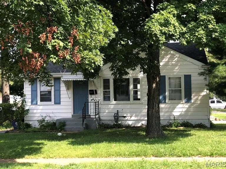 3102 Saint Myron Ln — Photo 2