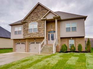 709 Cavalier Dr, Clarksville, TN 37040