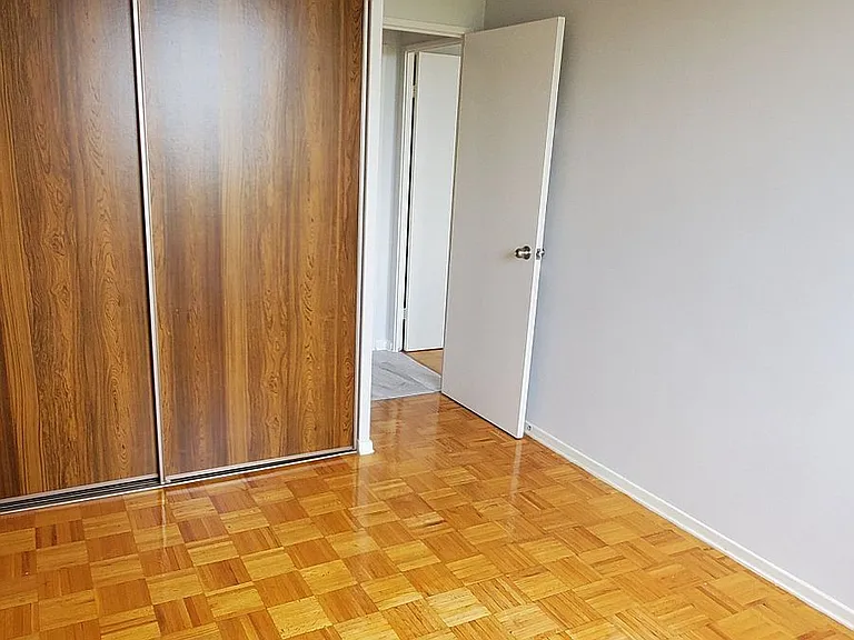 20 Edgecliff Golfway #1202 — Photo 8