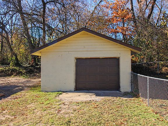 5th image of 310 Wilson Ave