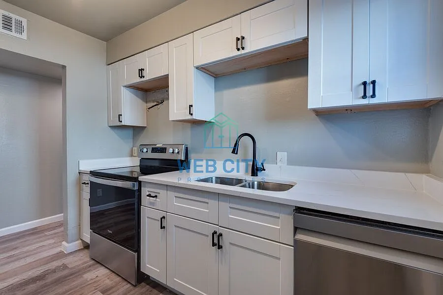 Coming Soon! 3 Bed 2 Bath Townhouse for Rent in Grand Prairie, TX! — Photo 4