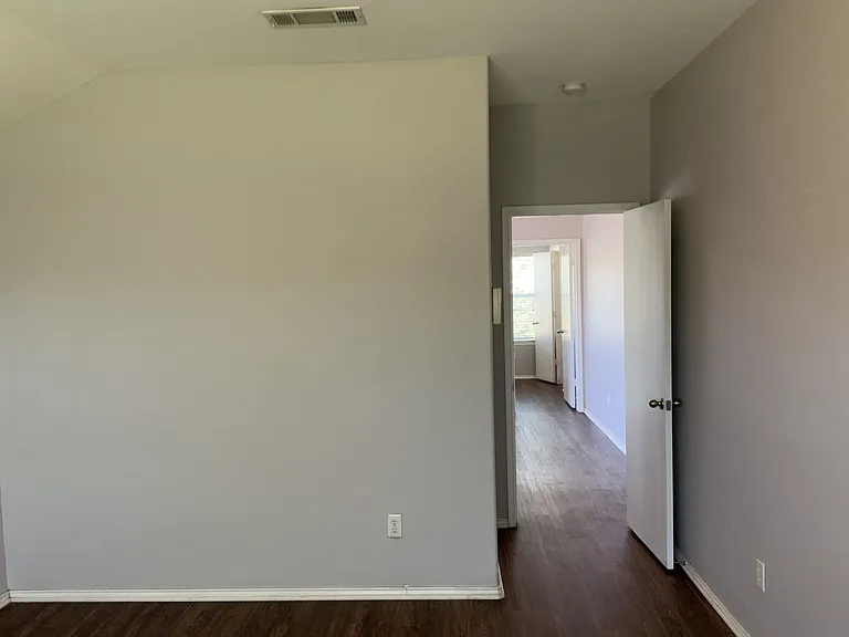 1916 Sampsell Dr — Photo 13
