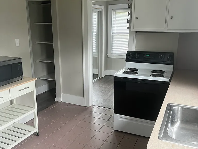 508 N Troy St — Photo 7