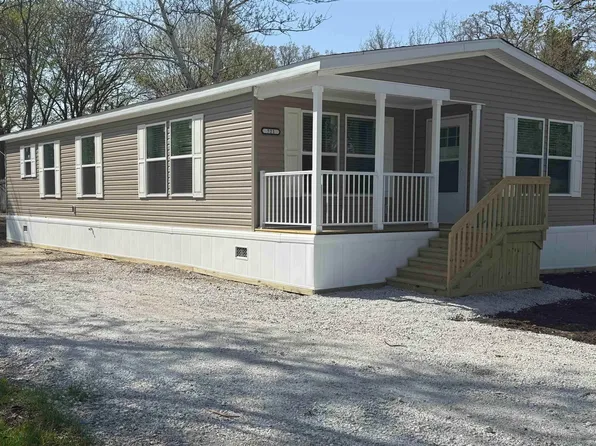 721 N Agnew St, Winamac, IN 46996