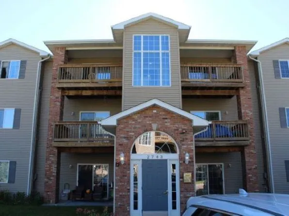 2743 Triple Crown Ln Unit 6, Iowa City, IA 52240