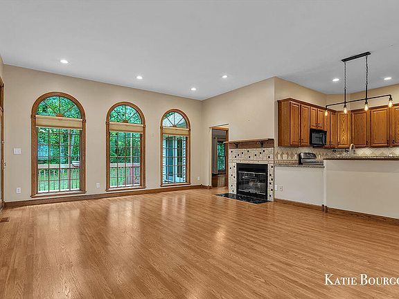 4th image of 5180 Brookestone Dr NE