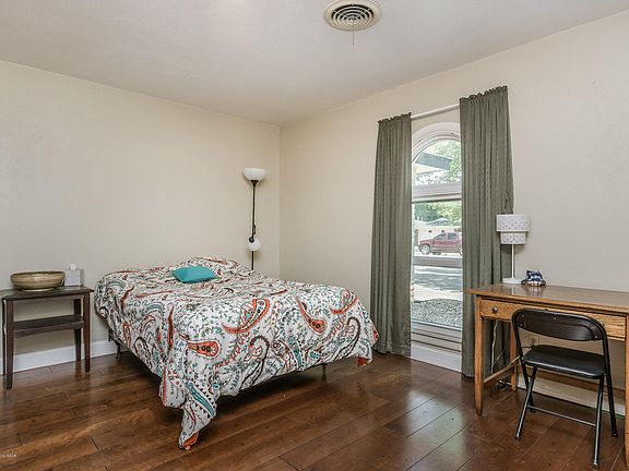 2nd image of 3318 Bush Dr