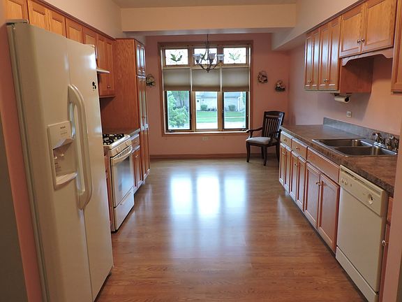 5th image of 18550 Pine Lake Dr APT 1B