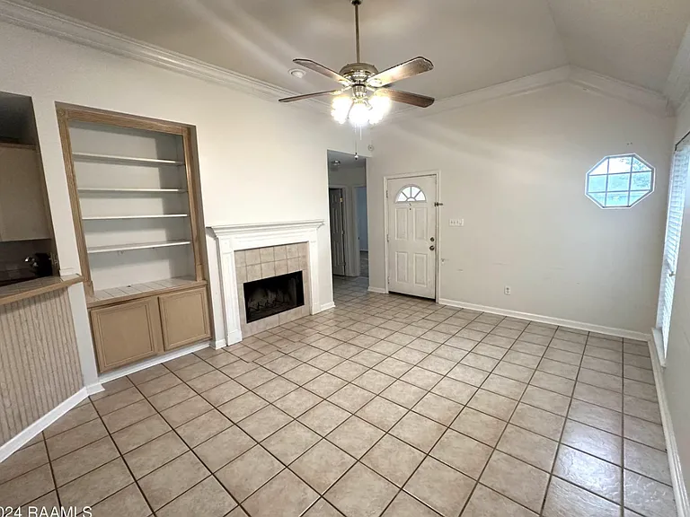 130 Edie Ann Dr — Photo 2