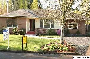Front of Home, in Nice Keizer Location