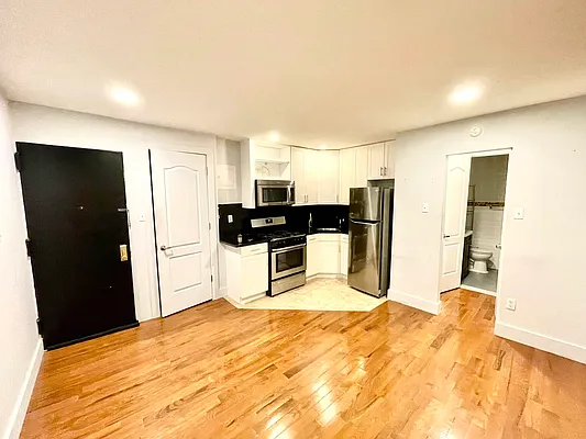 Rented by Pear NYC LLC | media 31