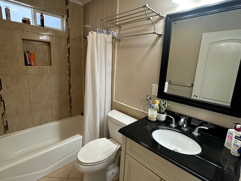 Main Bath & Shower