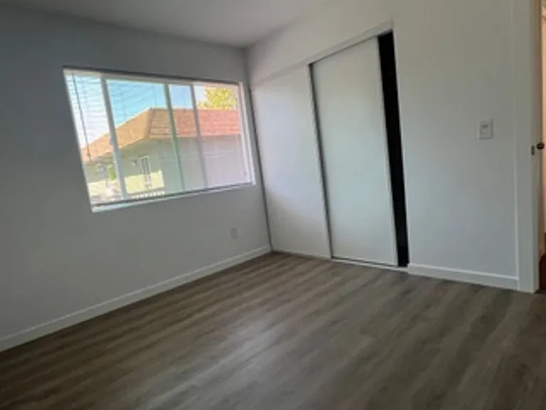 Olof Street Apartments — Photo 31