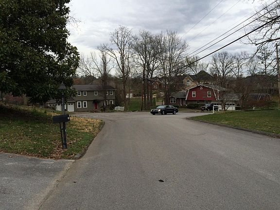 4th image of 315 Rolling Ridge Dr