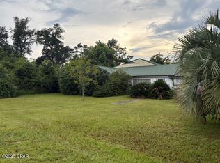417 Lakepoint Rd, Alford, FL 32420